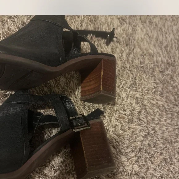 Black Women's Open-Toe Sandals - Picture 3 of 5